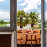 Lejlighed In With Sea View, Balcony, Air Conditioning, Wifi Njivice