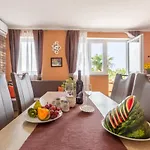 Lejlighed In With Sea View, Balcony, Air Conditioning, Wifi