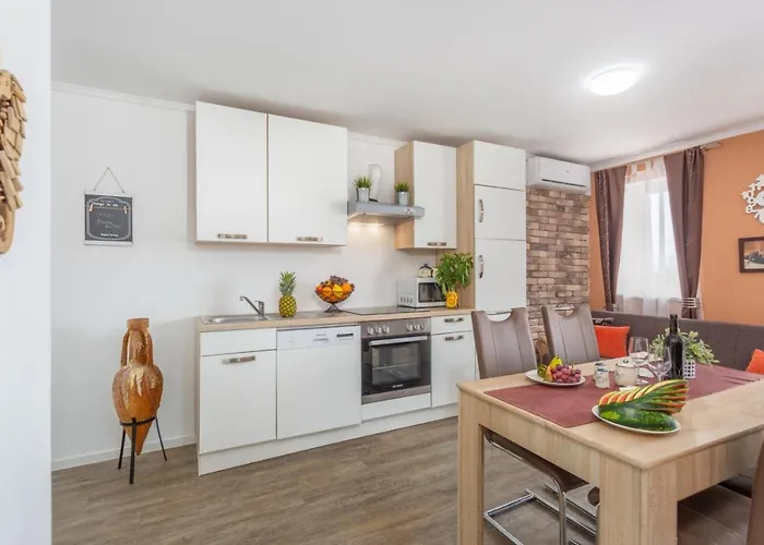 In With Sea View, Balcony, Air Conditioning, Wifi Apartman