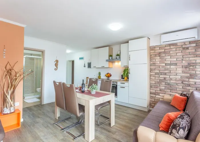 アパート In With Sea View, Balcony, Air Conditioning, Wifi ニヴィーチェ