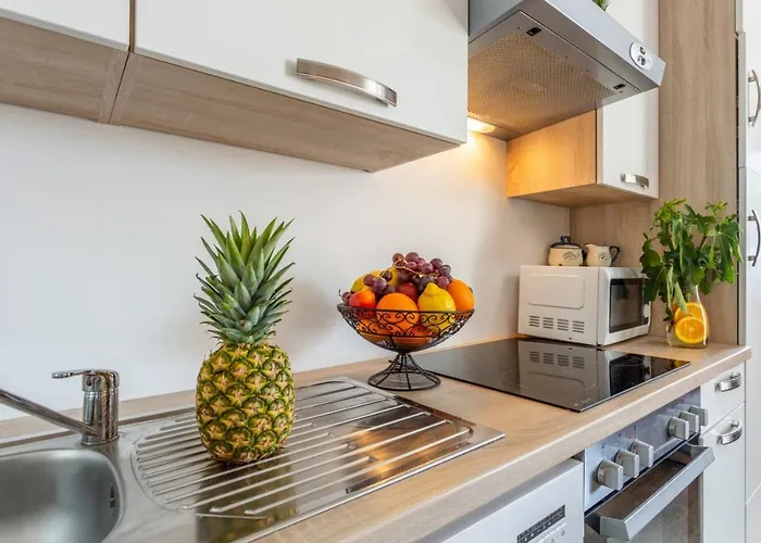 Apartman In With Sea View, Balcony, Air Conditioning, Wifi