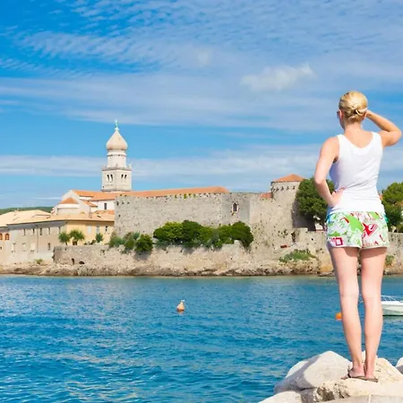 Apartament In With Sea View, Balcony, Air Conditioning, Wifi