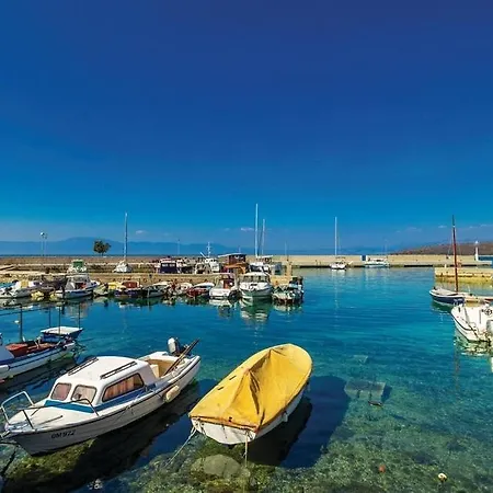 Apartament In With Sea View, Balcony, Air Conditioning, Wifi