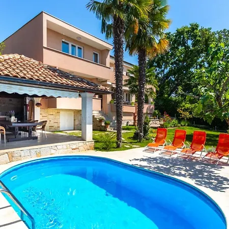 Apartament In With Sea View, Balcony, Air Conditioning, Wifi