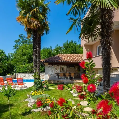 Apartament In With Sea View, Balcony, Air Conditioning, Wifi