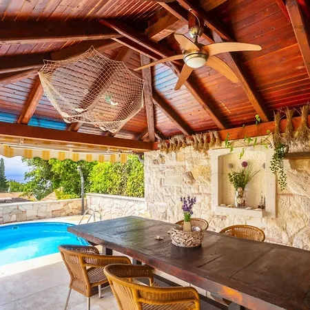 Apartament In With Sea View, Balcony, Air Conditioning, Wifi *