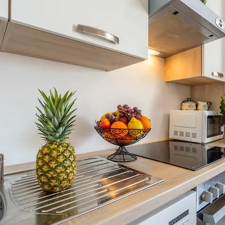 Apartament In With Sea View, Balcony, Air Conditioning, Wifi