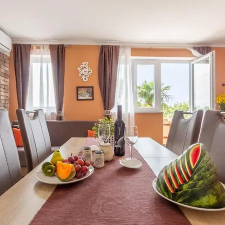 Apartament In With Sea View, Balcony, Air Conditioning, Wifi